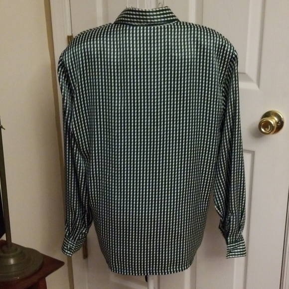 Fabulous silky green button down shirt - Picture 5 of 7